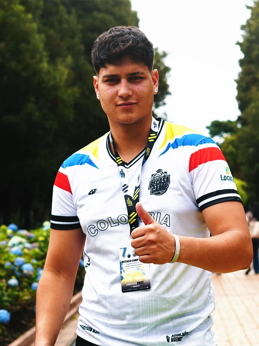 Santiago Deaquiz con la camiseta de Colombia